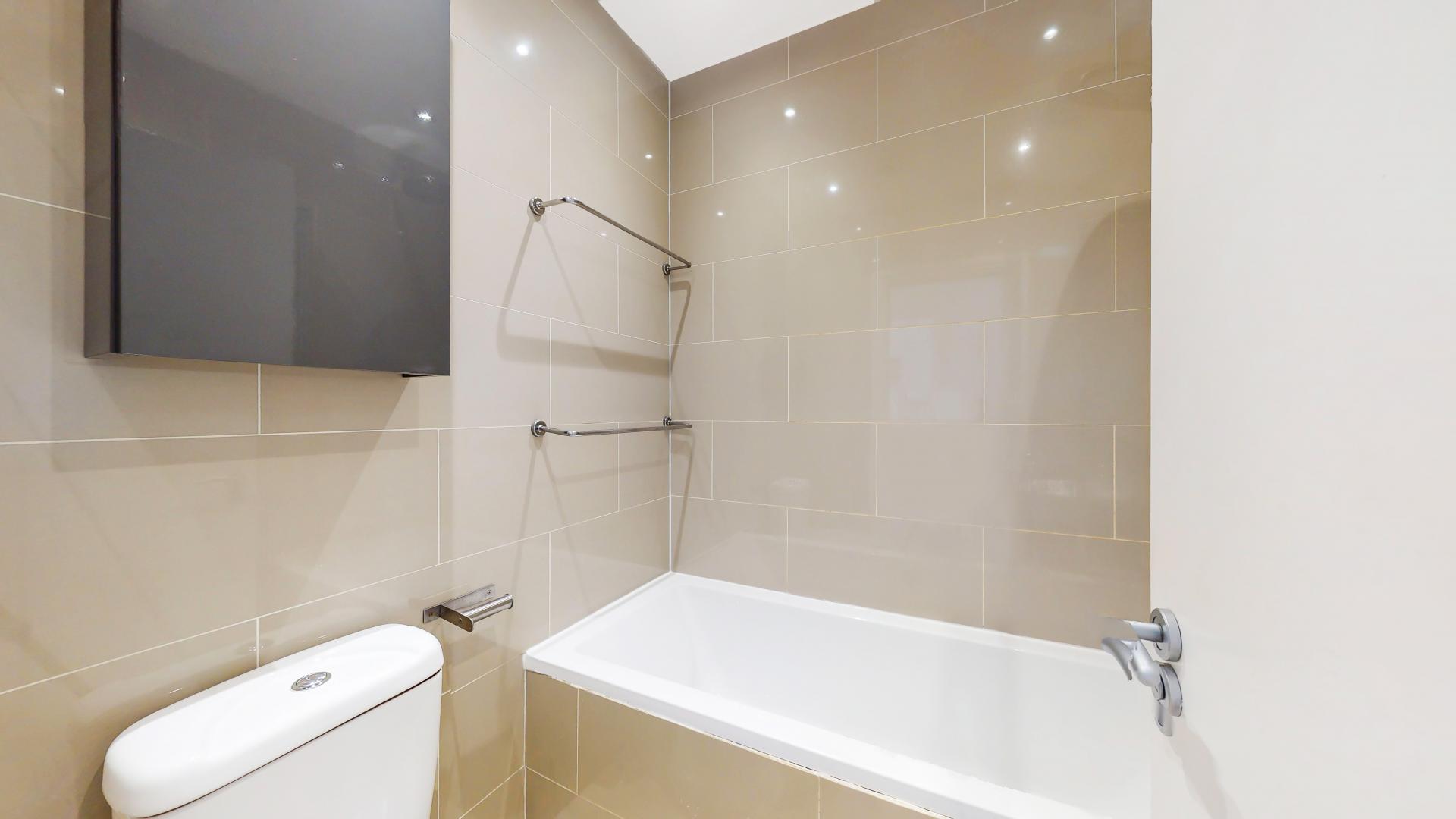 			2 Bedroom, 1 bath, 1 reception Flat			 Cricklewood Broadway, Cricklewood